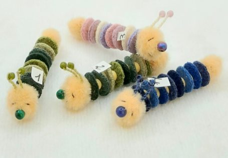 Raupe - ca. 3,2 cm - je 17 €