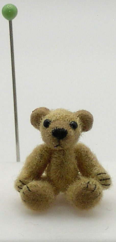 "Finje" 2 cm goldbraun 150 €